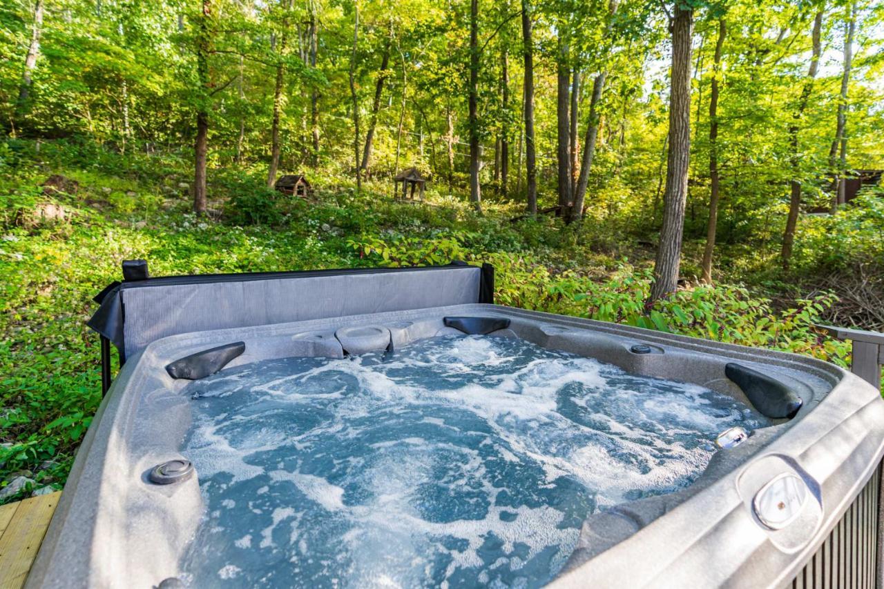 인우드 Hot Tub, Wraparound Deck, & Wifi At Chalet Cabin 빌라 외부 사진