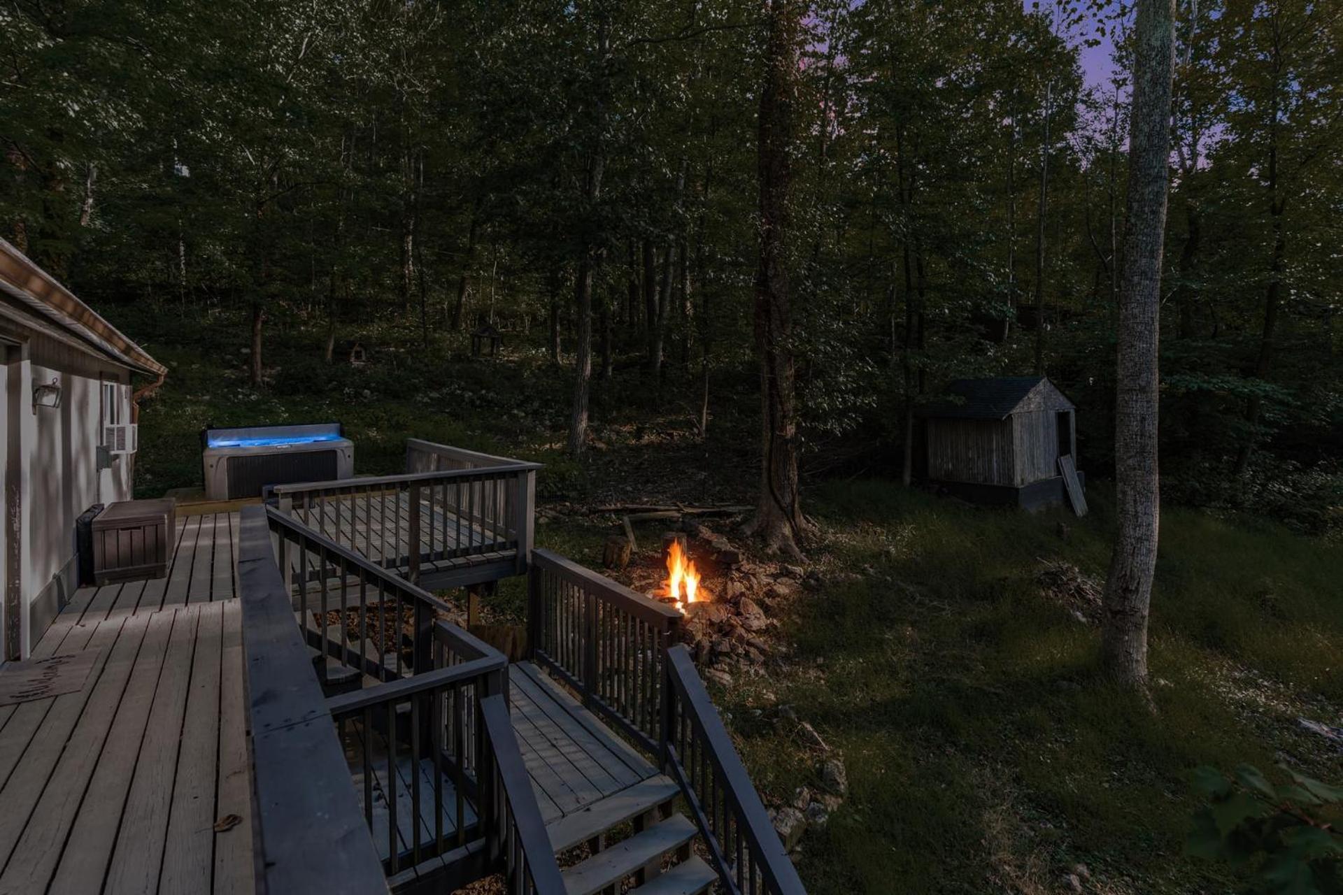 인우드 Hot Tub, Wraparound Deck, & Wifi At Chalet Cabin 빌라 외부 사진